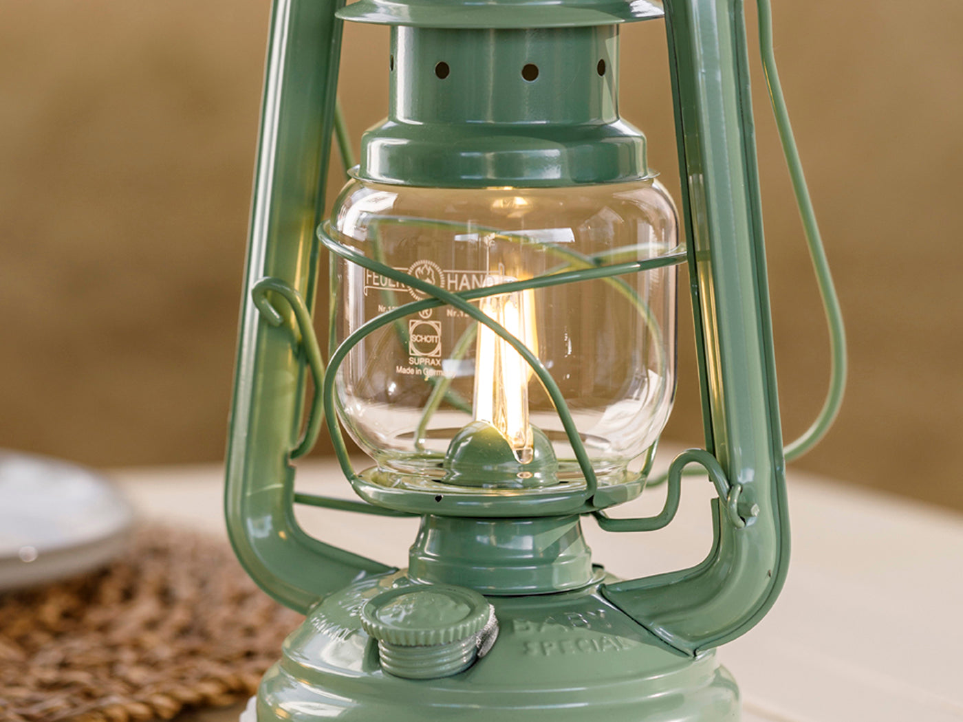 Feuerhand LED Stormlamp 276 Sage Green, inclusief gratis batterijen