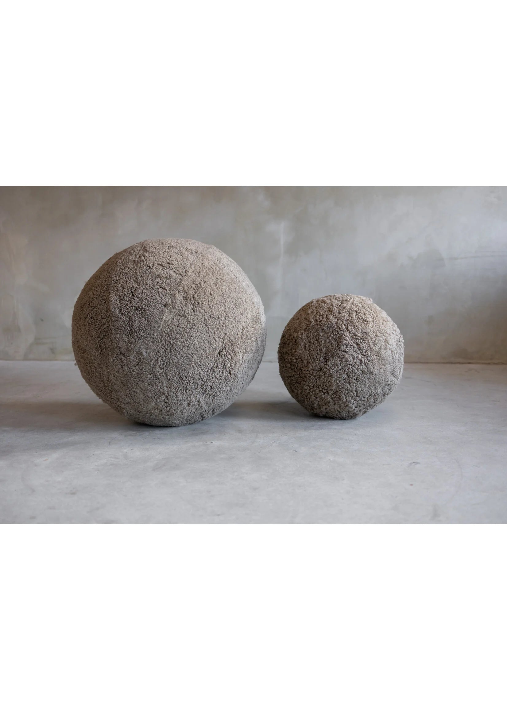 Van Buren yogabal Sahara schapenvacht in twee maten.