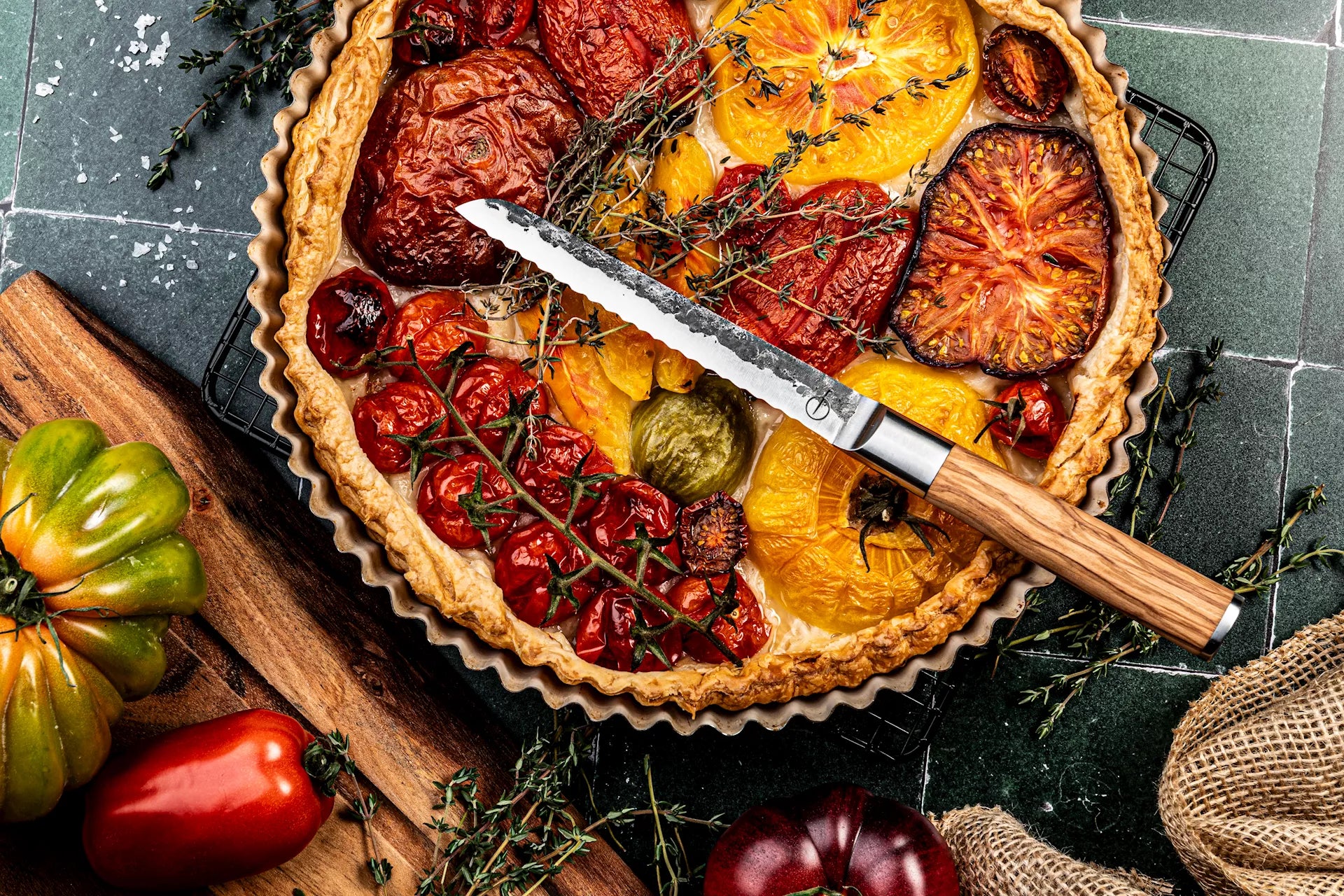 Forged Olive Universeel mes gekarteld