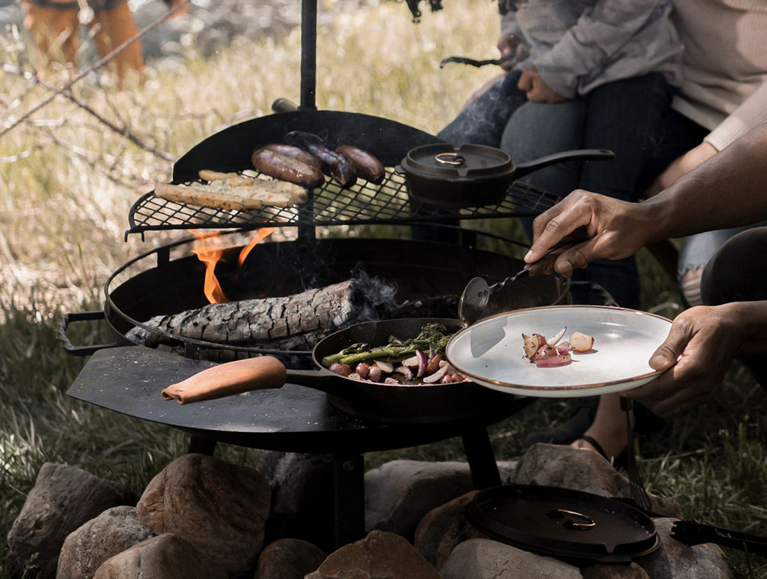 Barebones Cowboy Fire Pit Grill Side Table Vuurbak.