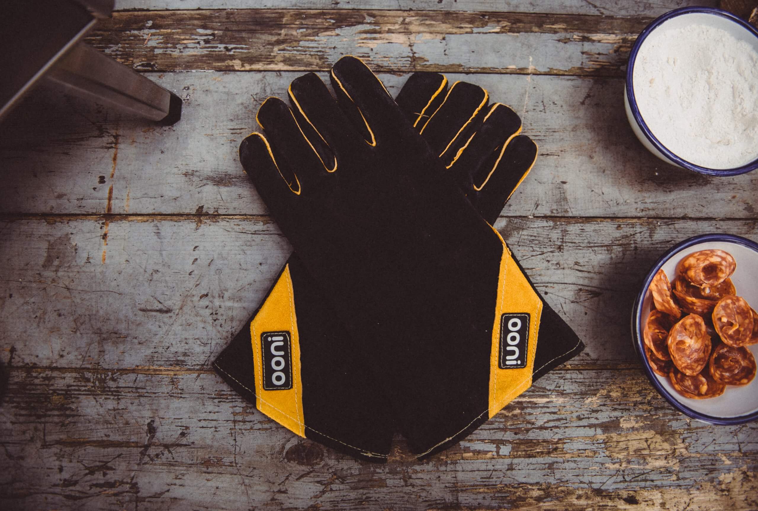 Ooni pizza oven gloves. BBQ handschoen Vuurbak.