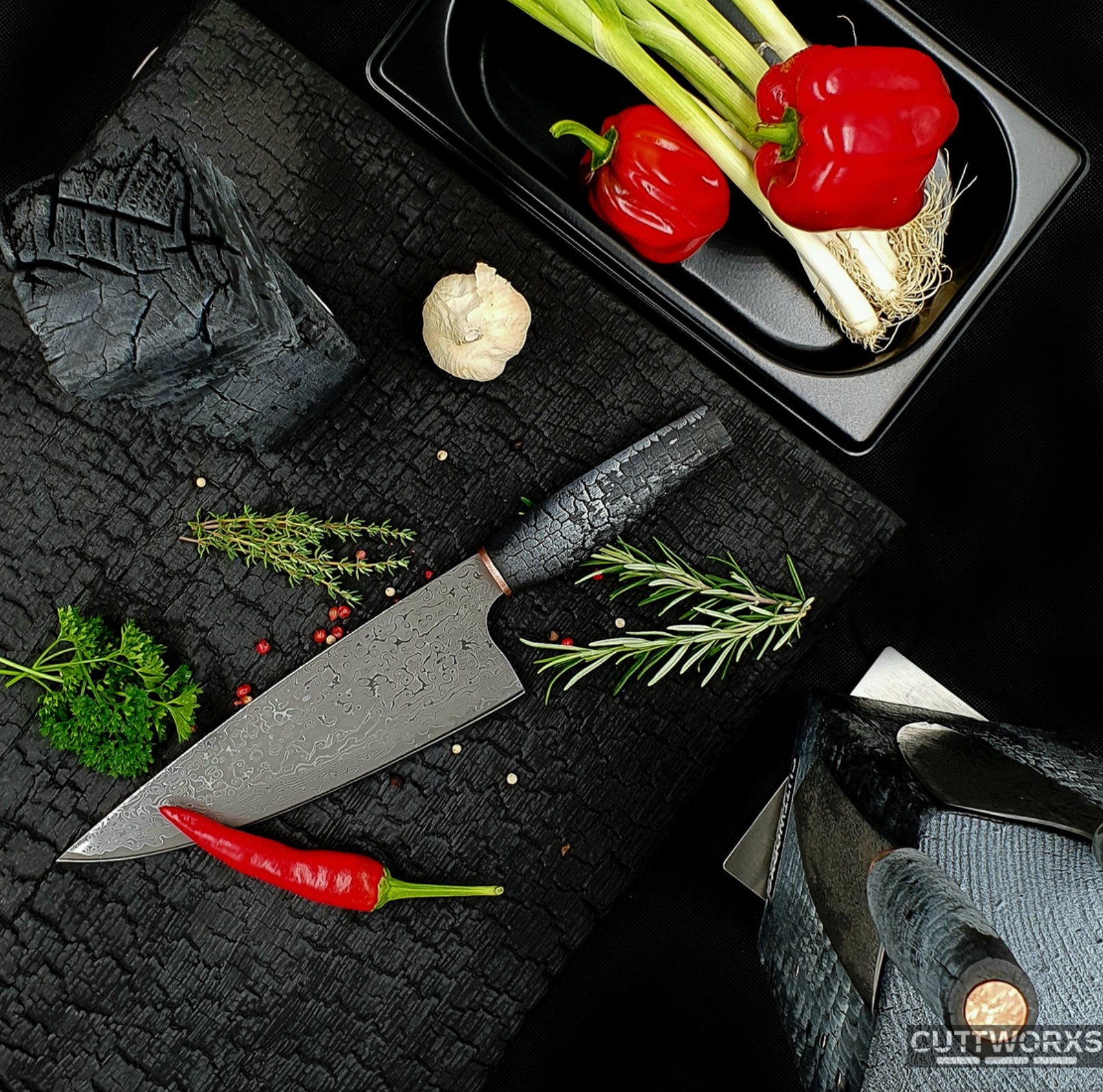 Forged. Cuttworxs Strike F22 mes. Serious kitchenknife Vuurbak.